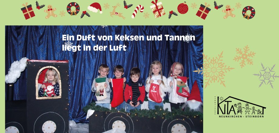 Kindern hinter gebastelter Lokomotive