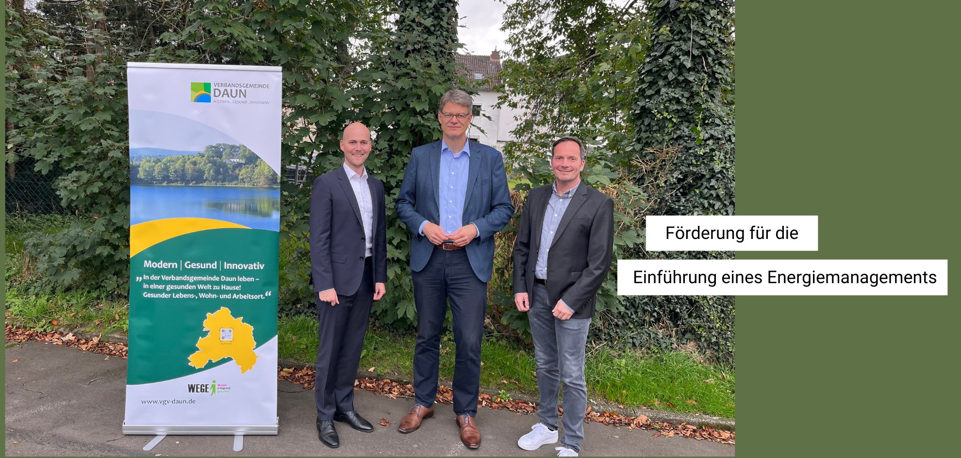 Personen vor Bäumen