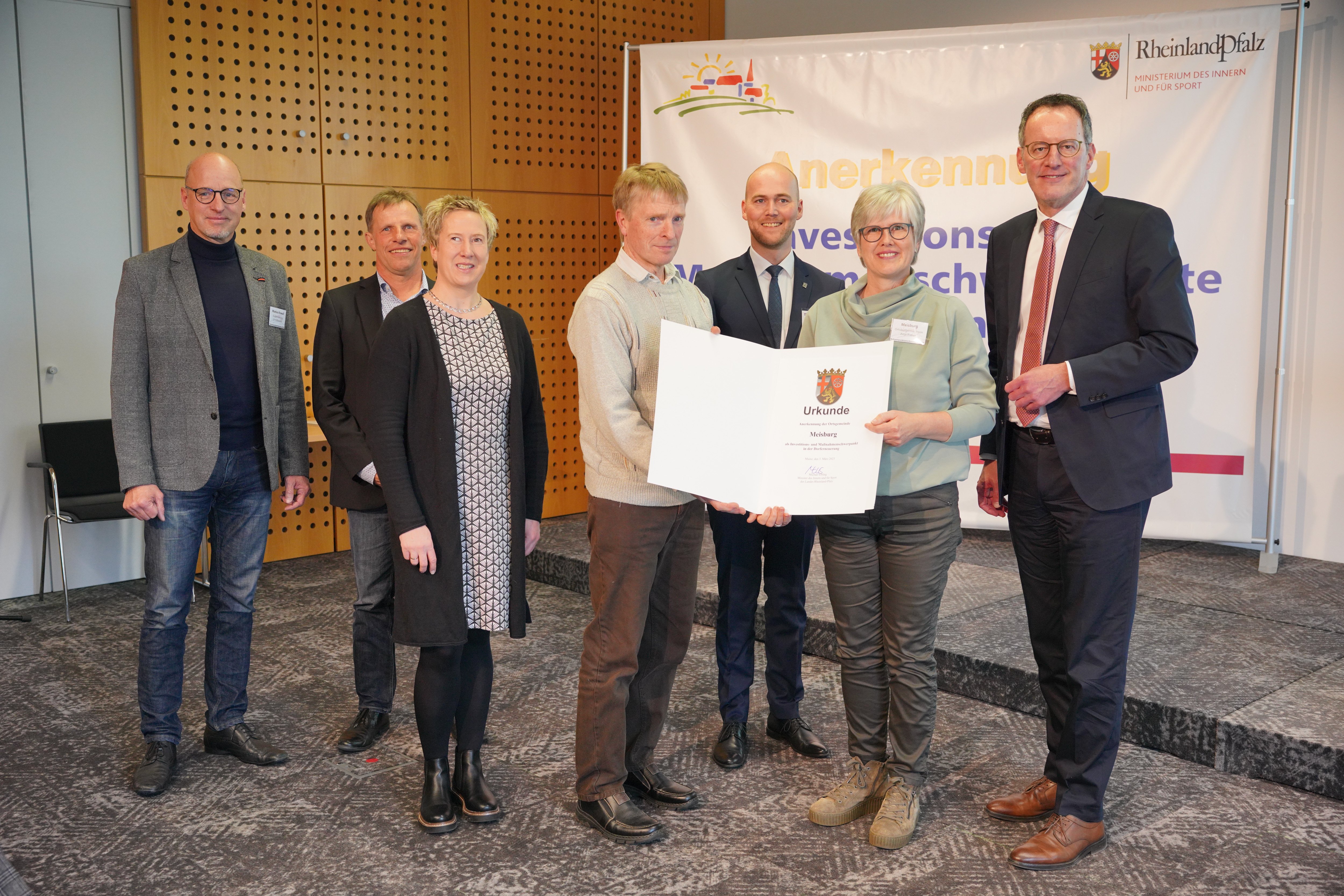 Personen bei Auszeichnung