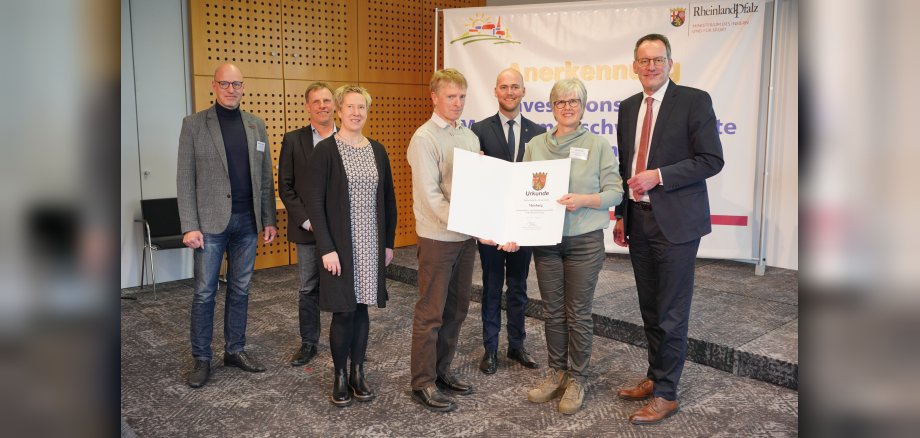 Personen bei Auszeichnung