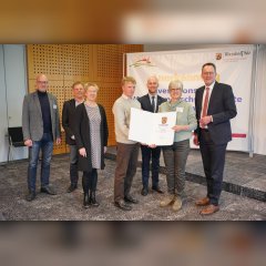 Personen bei Auszeichnung