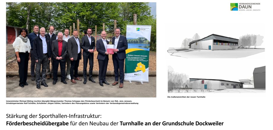 Personen bei Förderbescheidübergabe und Bauskizze