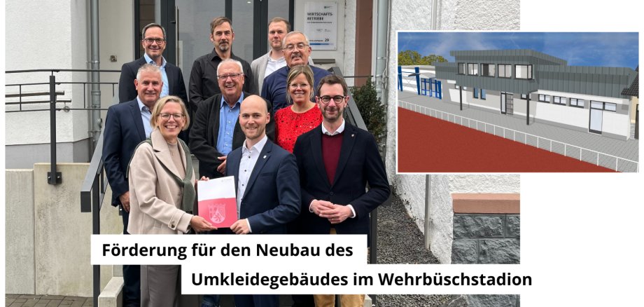 Symbolbild - Personen bei Bescheidübergabe und Planansicht des neuen Gebäudes