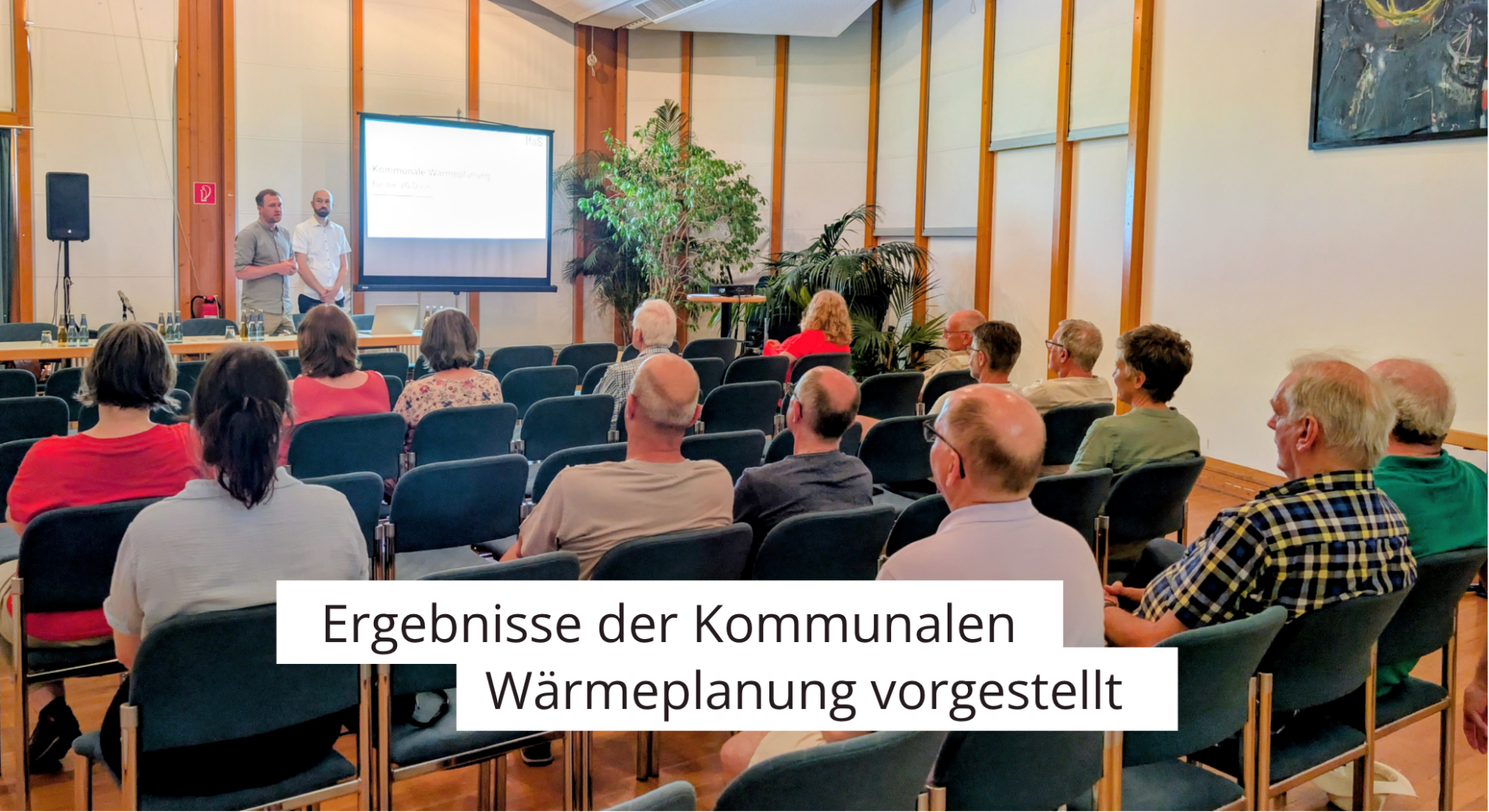 Personen bei Informationsveranstaltung