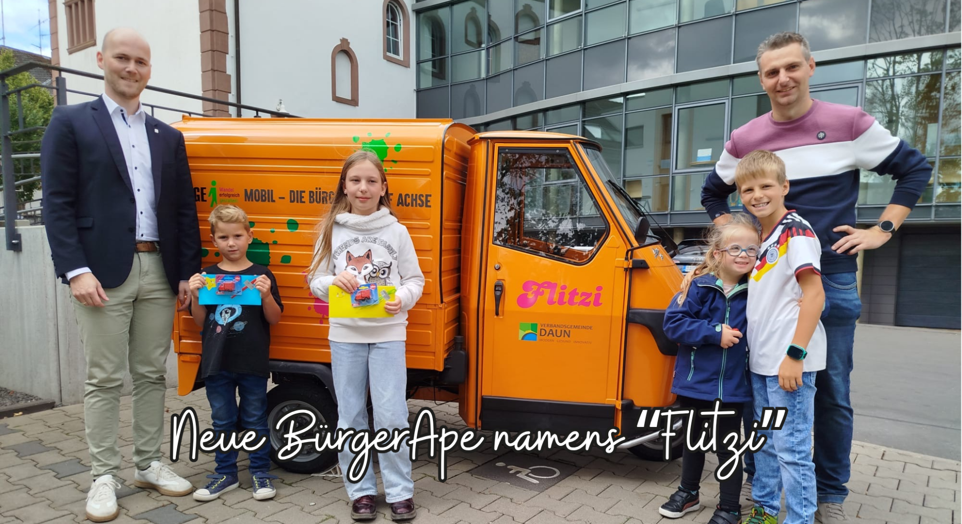 Personen vor Ape