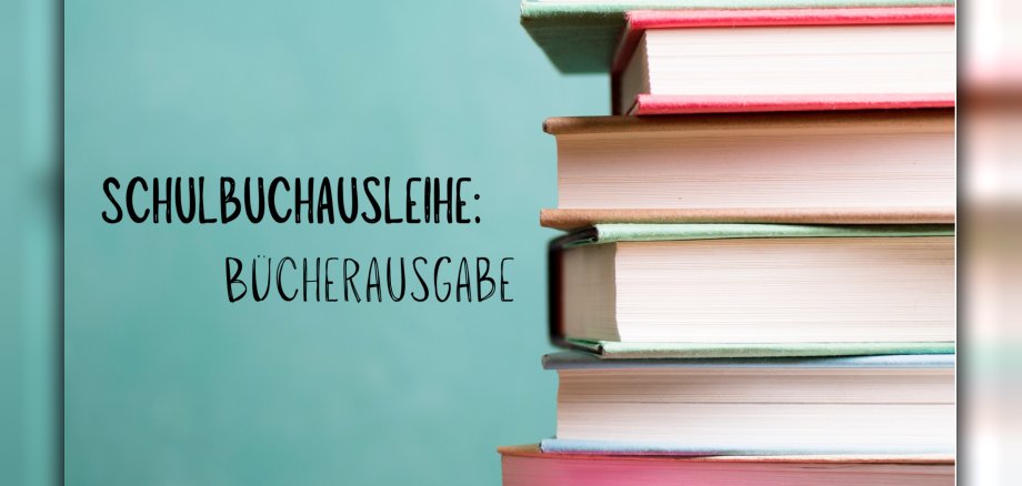 Symbolbild mit aufeinandergestapelten Büchern
