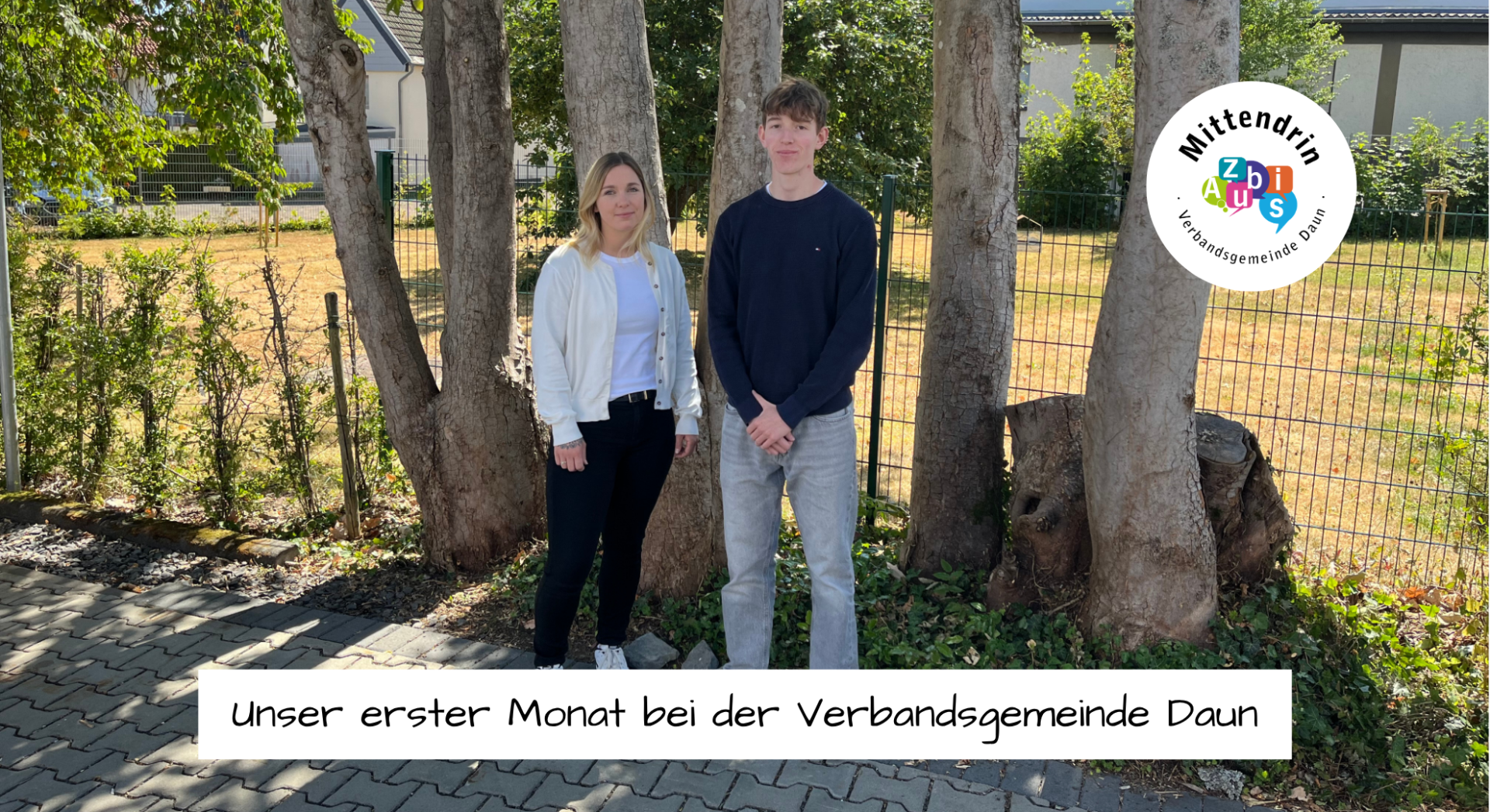 Zwei Personen vor Bäumen